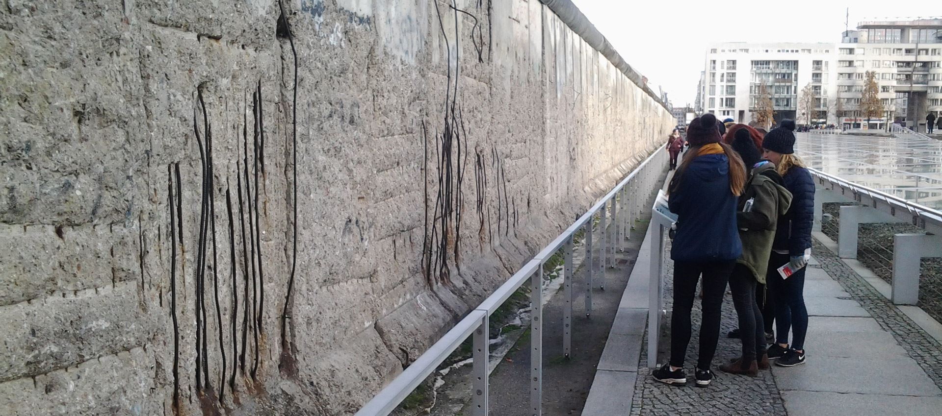 private walking tours berlin: the wall
